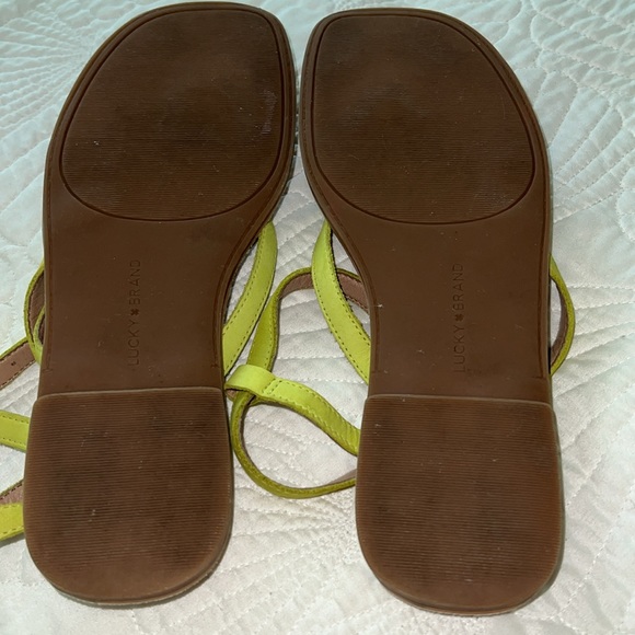 Lucky Brand BYLEE Flat Sandal, Wild Lime - Picture 3 of 7